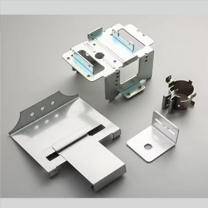 Služby zakázkové výroby Černé práškové lakování Lisování hliníku Ohýbání Děrování Tvarovací díly pro golfový vozík